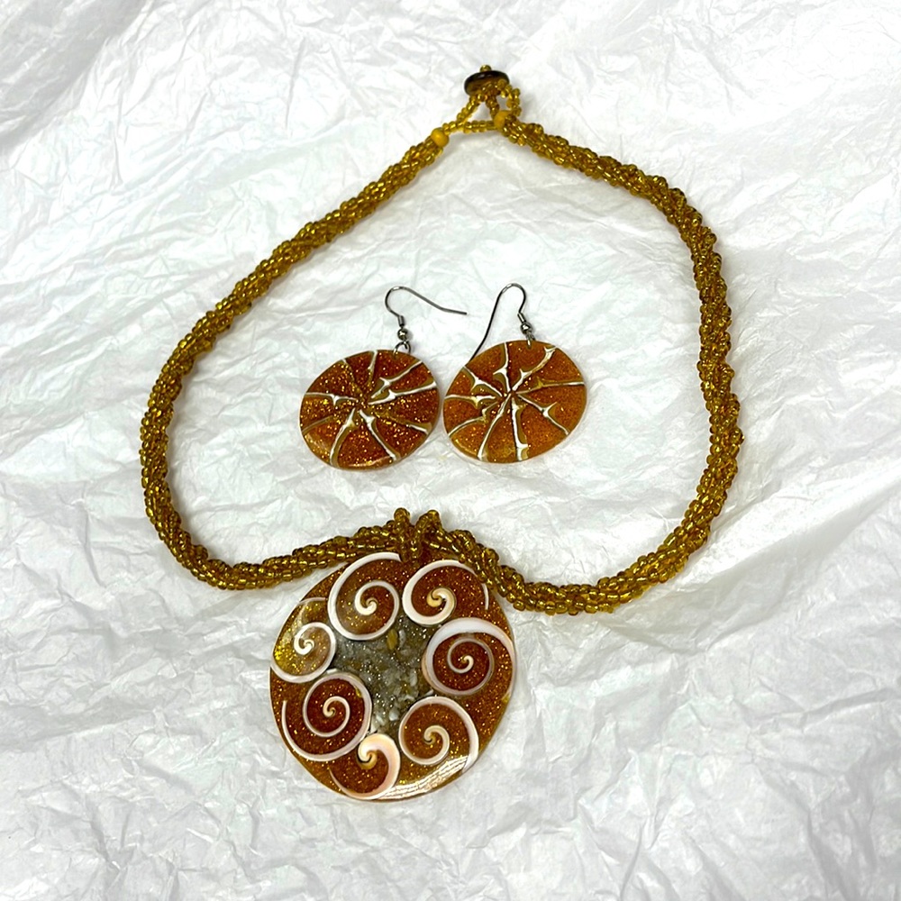 Customgold Colored Acrylic/Bead/Shell Necklace An… - image 1